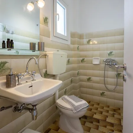 皮尔特佐瓦尼膳食旅馆 招待所 Páros