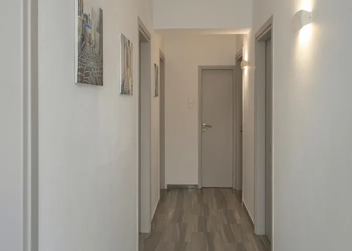 Piertzovani 3* باروس